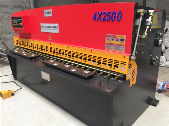 液(ye)壓擺式剪(jian)闆機