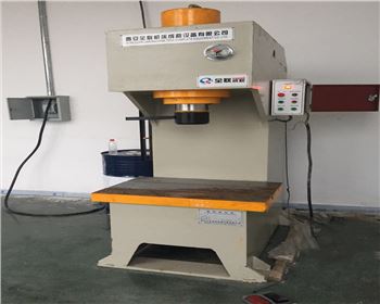 單柱液壓機維(wei)修改造